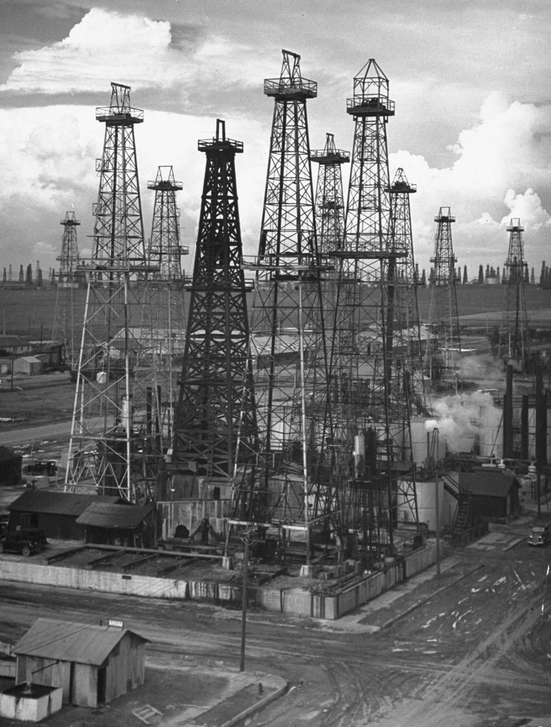 Oil wells near Los Angeles, California. (Photo by Horace Bristol/The LIFE Picture Collection © Meredith Corporation)