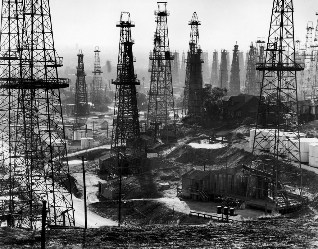 Forest of wells, rigs and derricks crowd the Signal Hill oil fields. (Photo by Andreas Feininger/The LIFE Picture Collection © Meredith Corporation)
