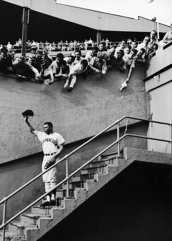 Fans welcoming Giants star Willie Mays at Polo Grounds. (Photo by Arthur Rickerby/The LIFE Picture Collection © Meredith Corporation)